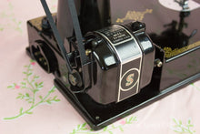Load image into Gallery viewer, Singer Featherweight 221 Sewing machine, 1933 AD545***