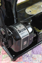 Load image into Gallery viewer, Singer Featherweight 222K Sewing Machine, ER0231**CH