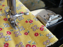Load image into Gallery viewer, Presser Foot Attachment, LOW - Singer (Vintage Original)
