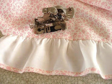 Load image into Gallery viewer, Ruffler Gathering Attachment, Singer (Vintage Original)