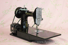 Load image into Gallery viewer, Singer Featherweight 221K Sewing Machine, French EF908***