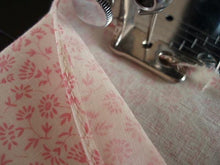 Load image into Gallery viewer, Narrow Rolled Hemmer, 1/8 inch Singer (Vintage Original)