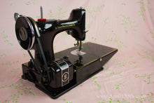 Load image into Gallery viewer, Singer Featherweight 221 Sewing machine, 1933 AD545***