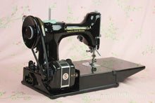 Load image into Gallery viewer, Singer Featherweight 221K Sewing Machine, French EF908***