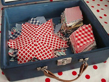 Load image into Gallery viewer, Singer Fashion Aids Attachments Case (Vintage Original)