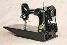 Load image into Gallery viewer, Singer Featherweight 221K Sewing Machine, French EF908***