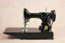 Load image into Gallery viewer, Singer Featherweight 221K Sewing Machine, French EF908***