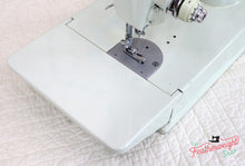Load image into Gallery viewer, Singer Featherweight 221K Sewing Machine, WHITE FA126***