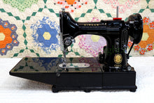 Load image into Gallery viewer, Singer Featherweight 222K Sewing Machine EK632**