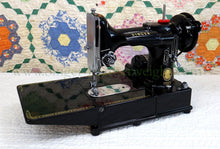 Load image into Gallery viewer, Singer Featherweight 222K Sewing Machine EK632**