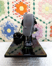 Load image into Gallery viewer, Singer Featherweight 222K Sewing Machine EK632**