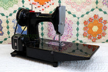 Load image into Gallery viewer, Singer Featherweight 222K Sewing Machine EK632**