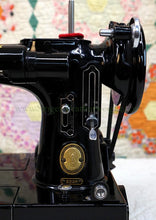 Load image into Gallery viewer, Singer Featherweight 222K Sewing Machine EK636***