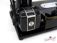 Load image into Gallery viewer, Singer Featherweight 222K Sewing Machine, RED "S" ER9006**