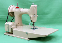 Load image into Gallery viewer, Singer Featherweight 221J Sewing Machine, TAN ES658***
