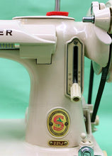 Load image into Gallery viewer, Singer Featherweight 221J Sewing Machine, TAN ES658***