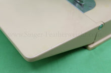 Load image into Gallery viewer, Singer Featherweight 221J Sewing Machine, TAN ES658***