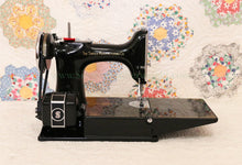 Load image into Gallery viewer, Singer Featherweight 221 Sewing machine, 1935 AD945***