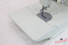 Load image into Gallery viewer, Singer Featherweight 221K Sewing Machine, WHITE EV964***
