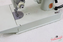 Load image into Gallery viewer, Singer Featherweight 221K Sewing Machine, WHITE EV964***