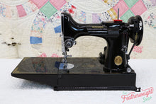 Load image into Gallery viewer, Singer Featherweight 221K Sewing Machine, French EF909***