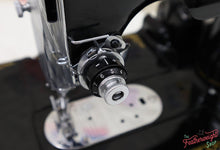 Load image into Gallery viewer, Singer Featherweight 222K Sewing Machine EK3212**