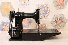 Load image into Gallery viewer, Singer Featherweight 221 Sewing machine, 1933 AD541***