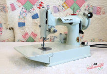 Load image into Gallery viewer, Singer Featherweight 221K Sewing Machine, WHITE EV9057**