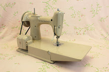 Load image into Gallery viewer, Singer Featherweight 221 Sewing Machine, TAN ES878***