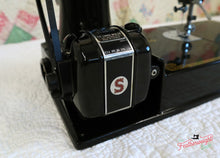 Load image into Gallery viewer, Singer Featherweight 221K Sewing Machine, EH629***