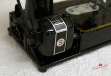 Load image into Gallery viewer, Singer Featherweight 222K Sewing Machine EJ622***