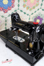 Load image into Gallery viewer, Singer Featherweight 222K Sewing Machine EK6362**