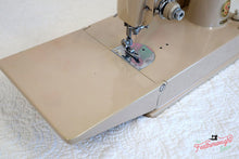 Load image into Gallery viewer, Singer Featherweight 221 Sewing Machine, TAN ES876***