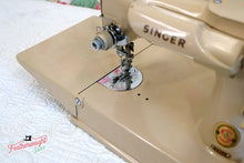Load image into Gallery viewer, Singer Featherweight 221 Sewing Machine, TAN ES876***