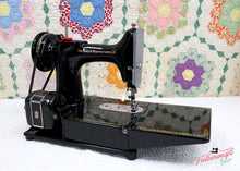 Load image into Gallery viewer, Singer Featherweight 222K Sewing Machine EN136***