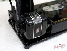 Load image into Gallery viewer, Singer Featherweight 222K Sewing Machine EN136***