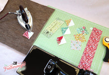 Load image into Gallery viewer, Paca Pressing Mat ® FAT QUARTER , 19" x 23" - 100% ALPACA (Unique Featherweight Shop Size)