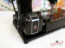 Load image into Gallery viewer, Singer Featherweight 222K Sewing Machine EK62883*