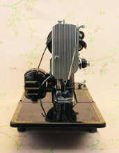 Load image into Gallery viewer, Singer Featherweight 222K Sewing Machine EM958**