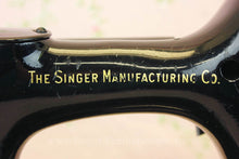 Load image into Gallery viewer, Singer Featherweight 222K Sewing Machine EM961***