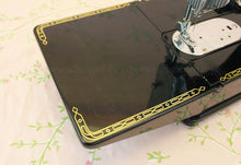 Load image into Gallery viewer, Singer Featherweight 222K Sewing Machine EM961***
