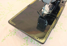 Load image into Gallery viewer, Singer Featherweight 222K Sewing Machine EM961***