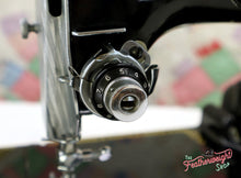 Load image into Gallery viewer, Singer Featherweight 221K Sewing Machine EL539***