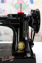 Load image into Gallery viewer, Singer Featherweight 221K Sewing Machine EL539***