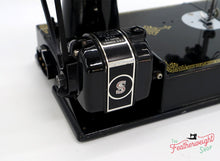 Load image into Gallery viewer, Singer Featherweight 221 Sewing machine, "First-Run" 1933 AD549***