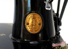 Load image into Gallery viewer, Singer Featherweight 221 Sewing machine, "First-Run" 1933 AD549***