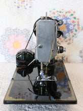 Load image into Gallery viewer, Singer Featherweight 221K Sewing Machine, EH628***
