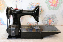 Load image into Gallery viewer, Singer Featherweight 221K Sewing Machine, EH628***
