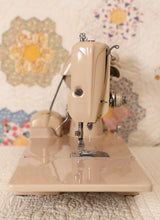 Load image into Gallery viewer, Singer Featherweight 221 Sewing Machine, TAN ES879***