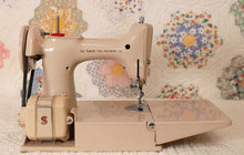 Load image into Gallery viewer, Singer Featherweight 221 Sewing Machine, TAN ES879***